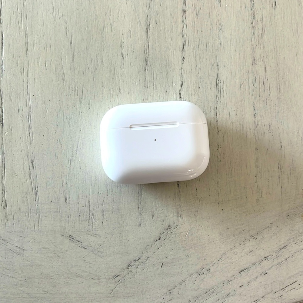AirPods Pro (2nd generation) charging case Apple accessories